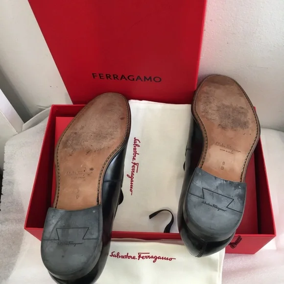 Salvatore Ferragamo Black Leather Men's Loafers. Made in Italy. Side 9